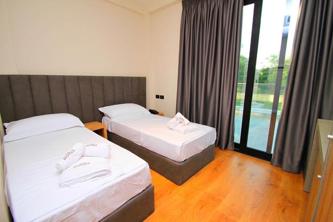 A&G Hotel Radhimë エクステリア 写真