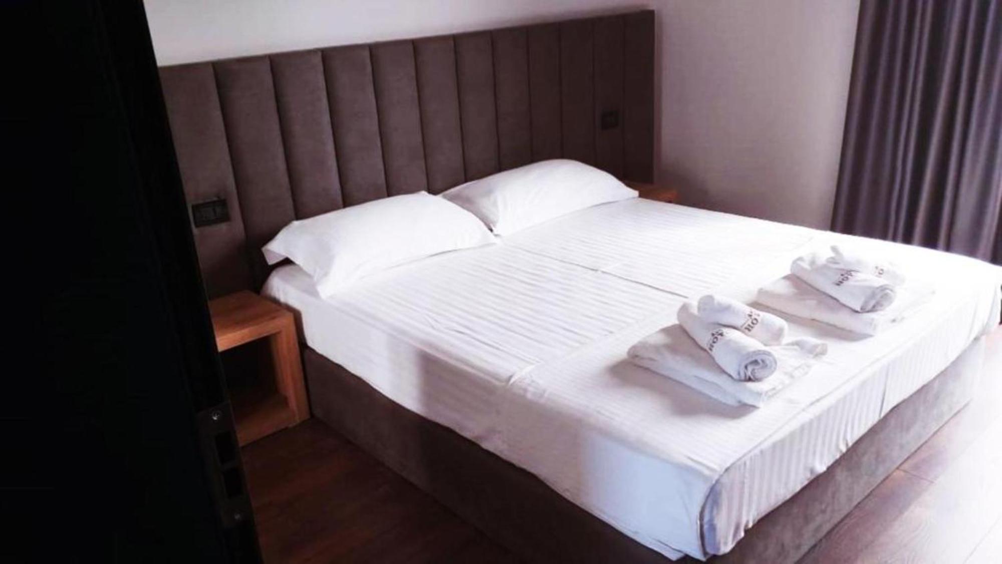 A&G Hotel Radhimë エクステリア 写真