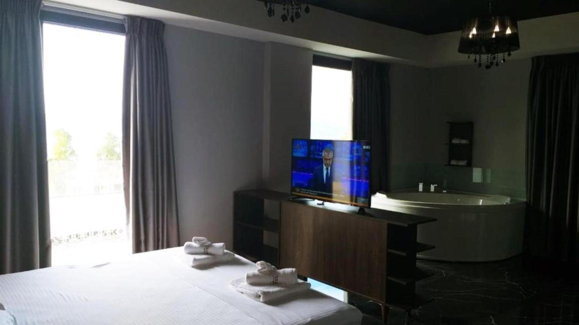 A&G Hotel Radhimë エクステリア 写真