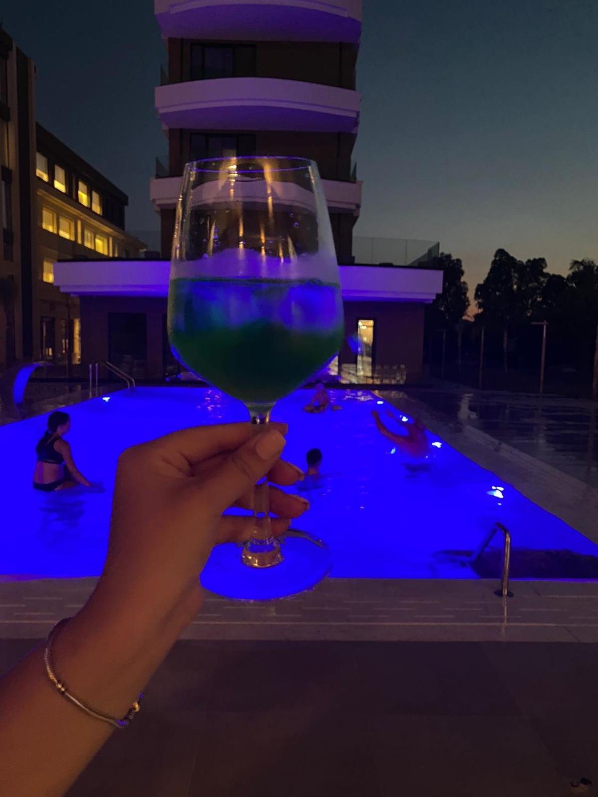 A&G Hotel Radhimë エクステリア 写真