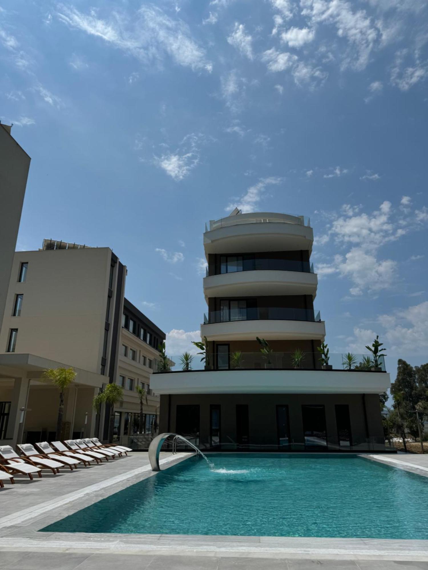 A&G Hotel Radhimë エクステリア 写真