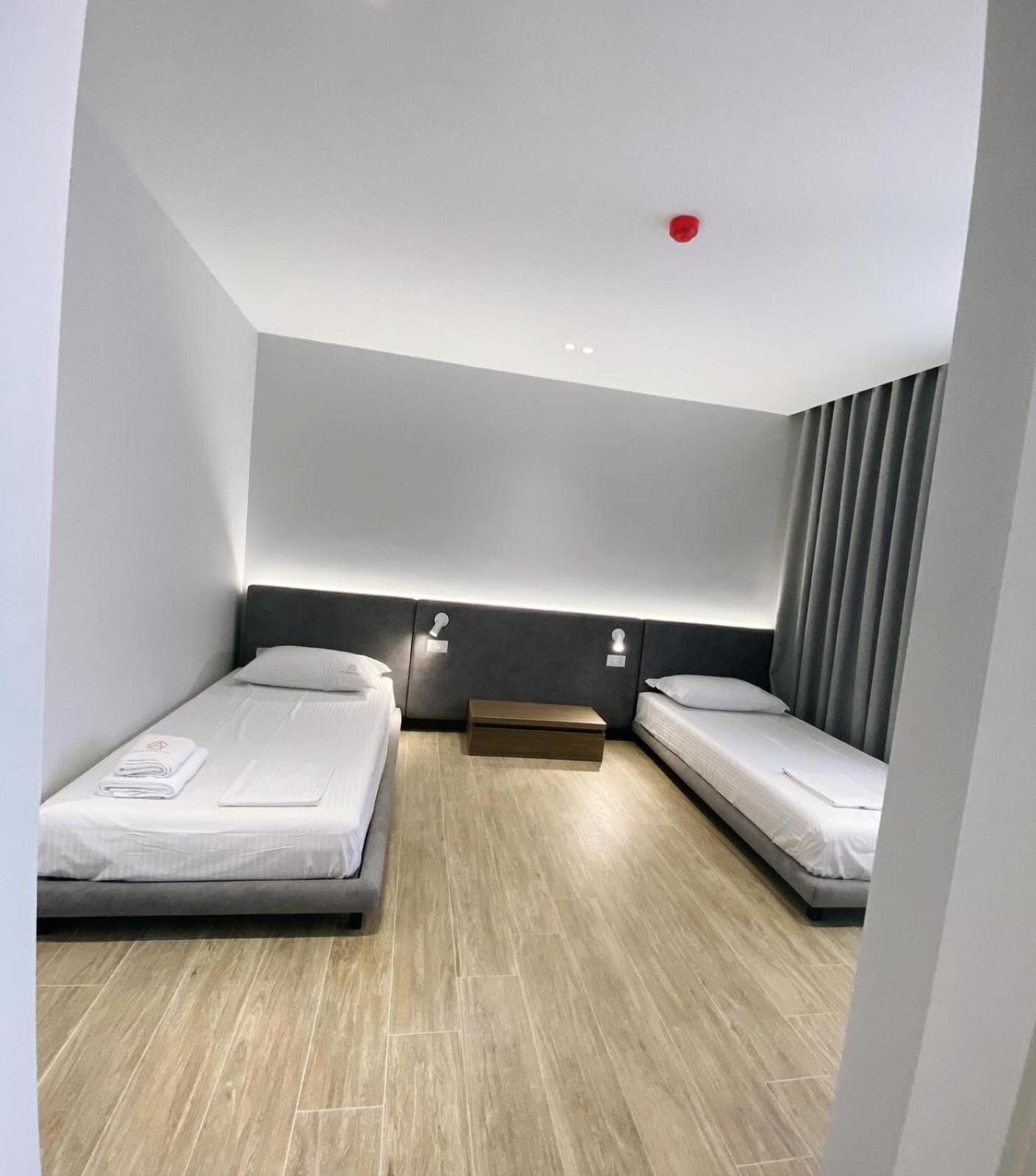 A&G Hotel Radhimë エクステリア 写真