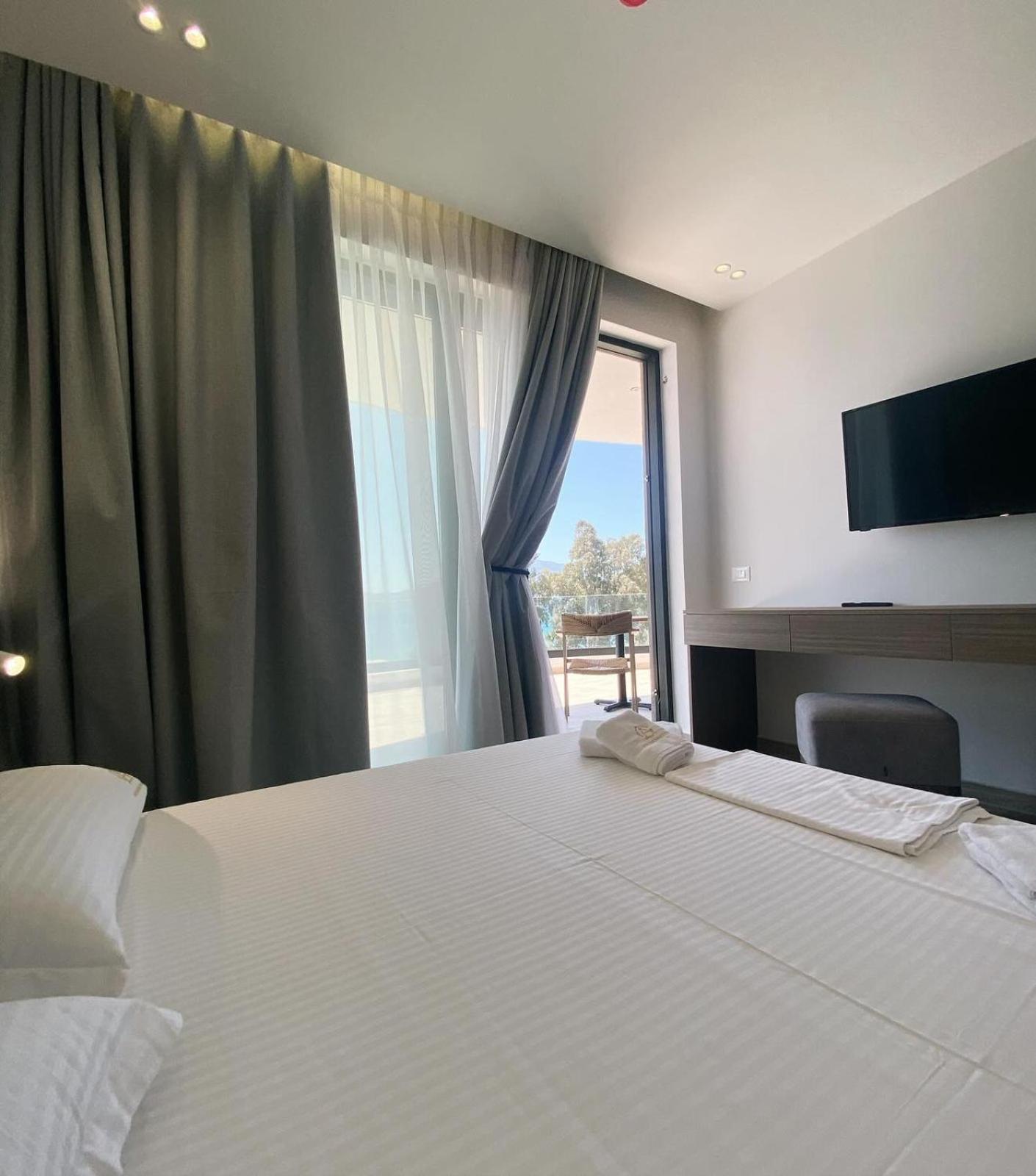 A&G Hotel Radhimë エクステリア 写真