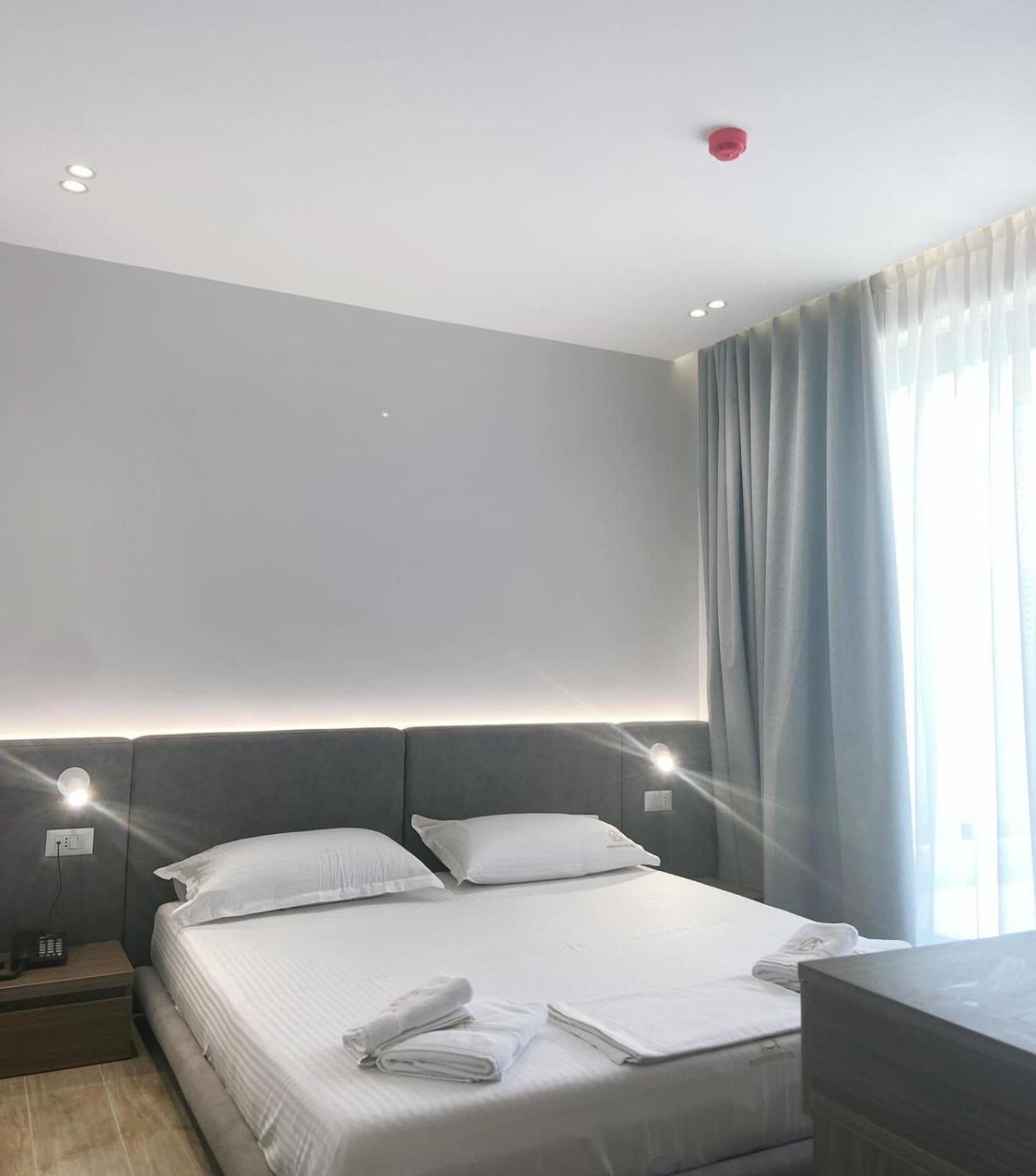 A&G Hotel Radhimë エクステリア 写真