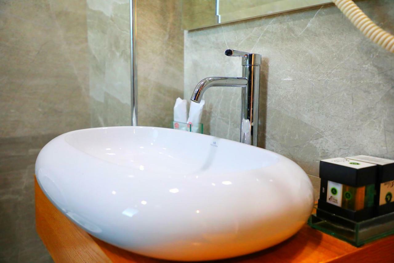 A&G Hotel Radhimë エクステリア 写真