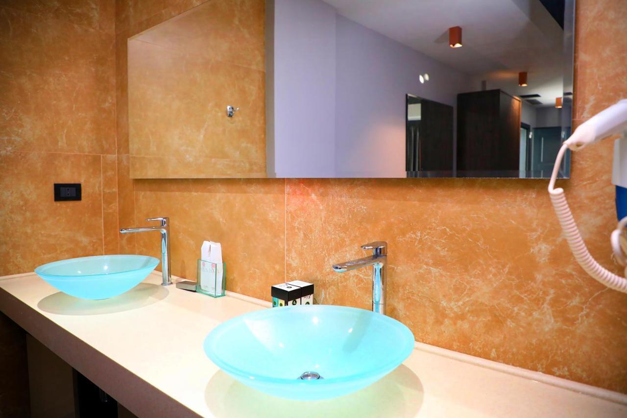 A&G Hotel Radhimë エクステリア 写真
