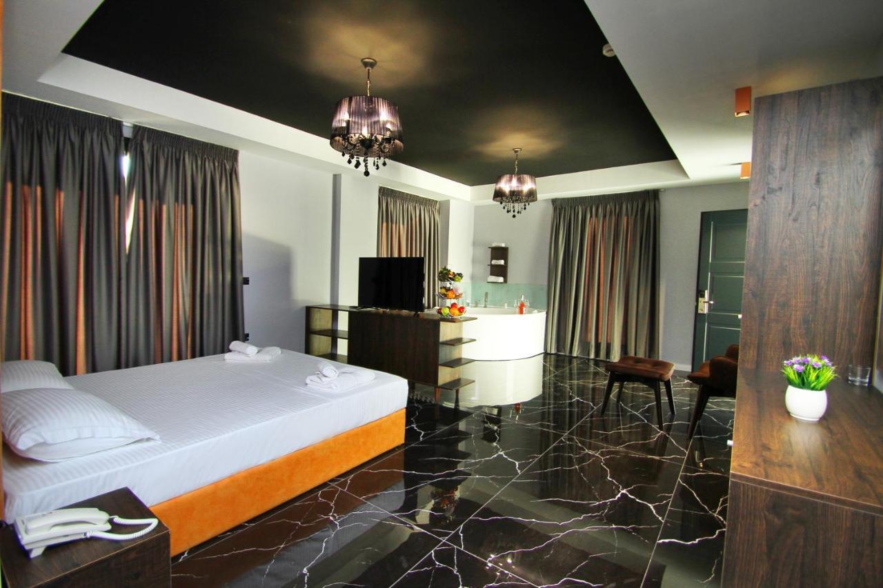 A&G Hotel Radhimë エクステリア 写真